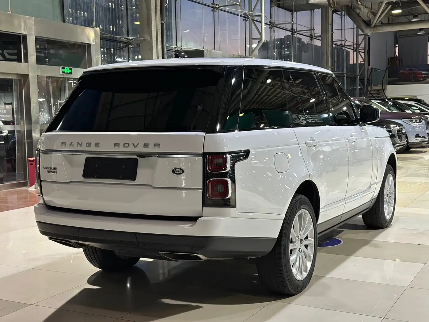 Land Rover Range Rover 2019 3.0 SCV6 Heritage Edition фото 3