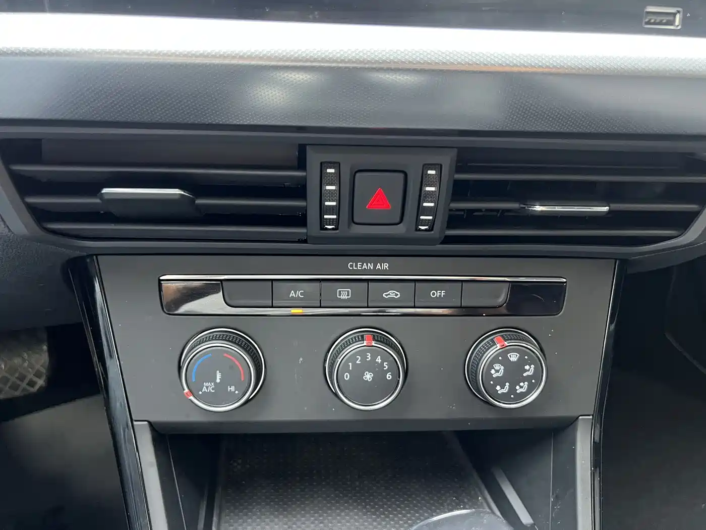 Volkswagen Passat 2022 280TSI Business Edition фото 19