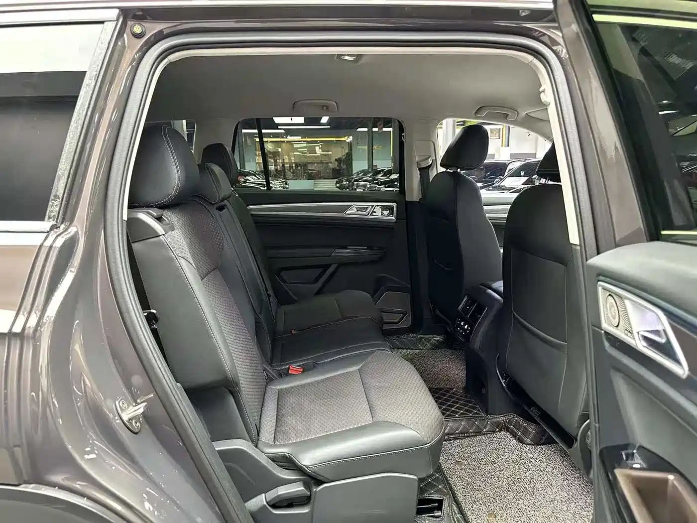 Volkswagen Teramont 2020 330TSI 2WD Comfort China VI фото 7