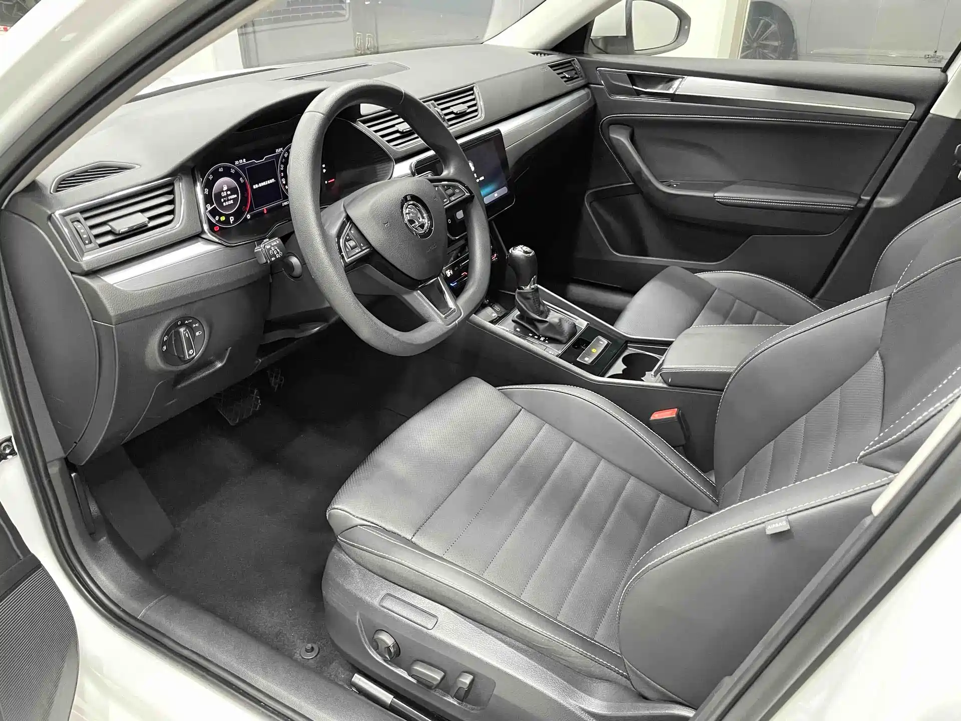 Фото 7 - Škoda Superb
