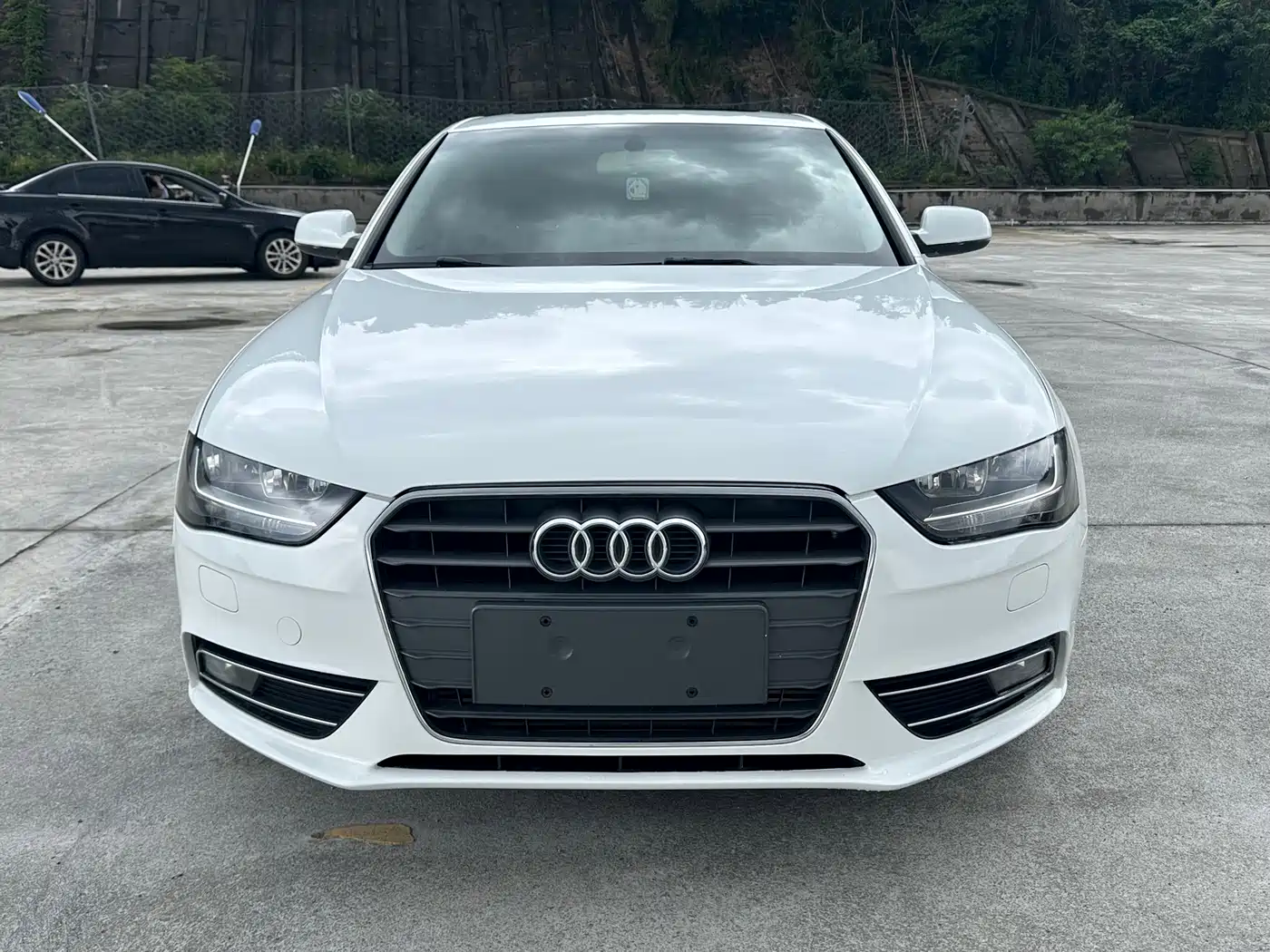 Audi A4L 2013 30 TFSI Automatic Comfort фото 2