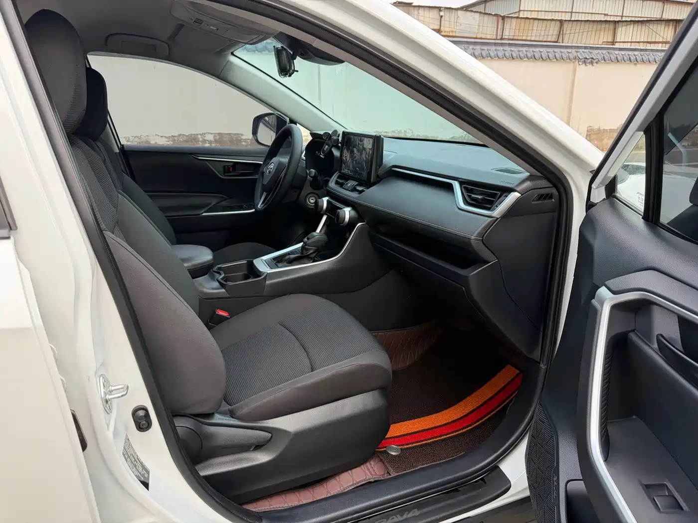 Toyota RAV4 Rongfang 2022 2.0L CVT 2WD Urban Edition фото 6