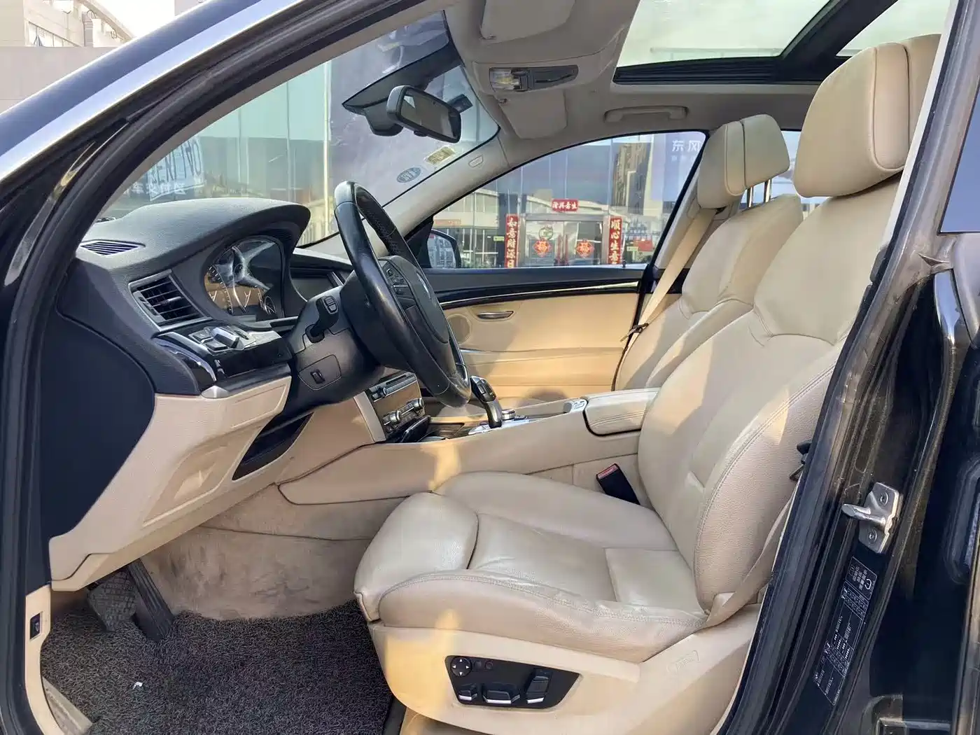 BMW 5 Series GT 2011 535i xDrive Luxury Model фото 10