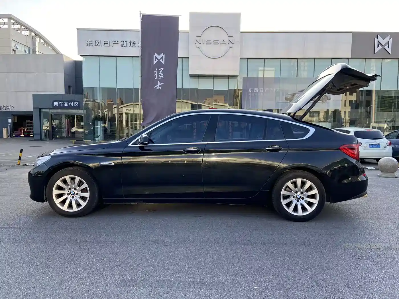 BMW 5 Series GT 2011 535i xDrive Luxury Model фото 7