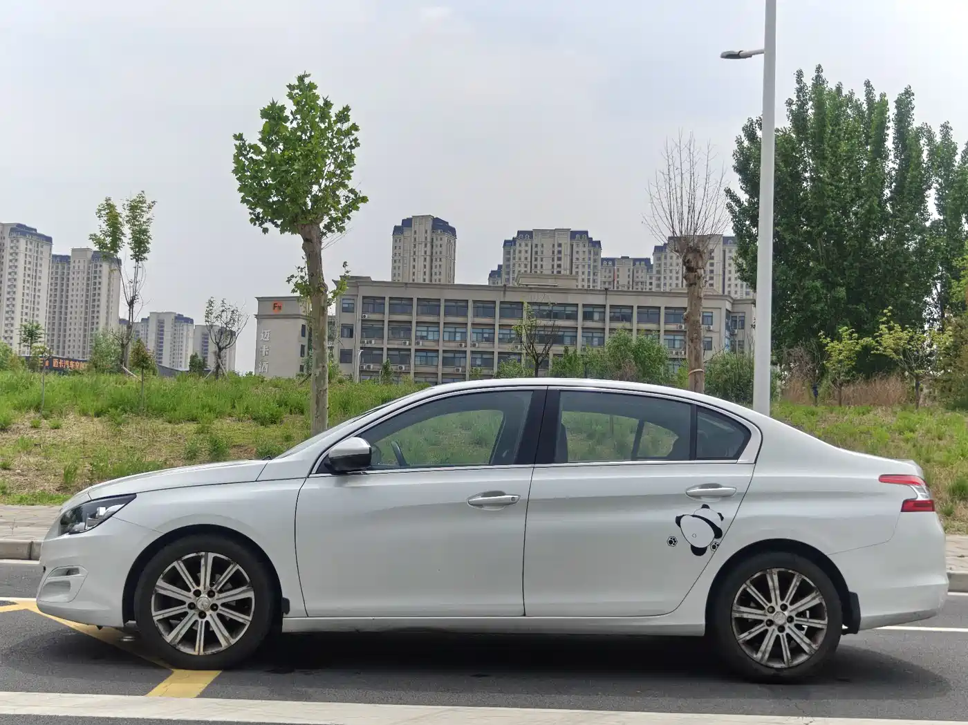 Peugeot 408 2014 1.8L Automatic Luxury Edition фото 4