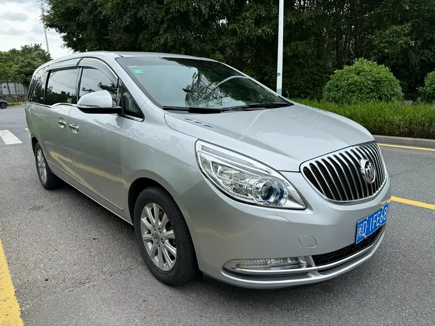 Buick GL8 2011 3.0L GT Luxury Business Elegance Edition фото 2