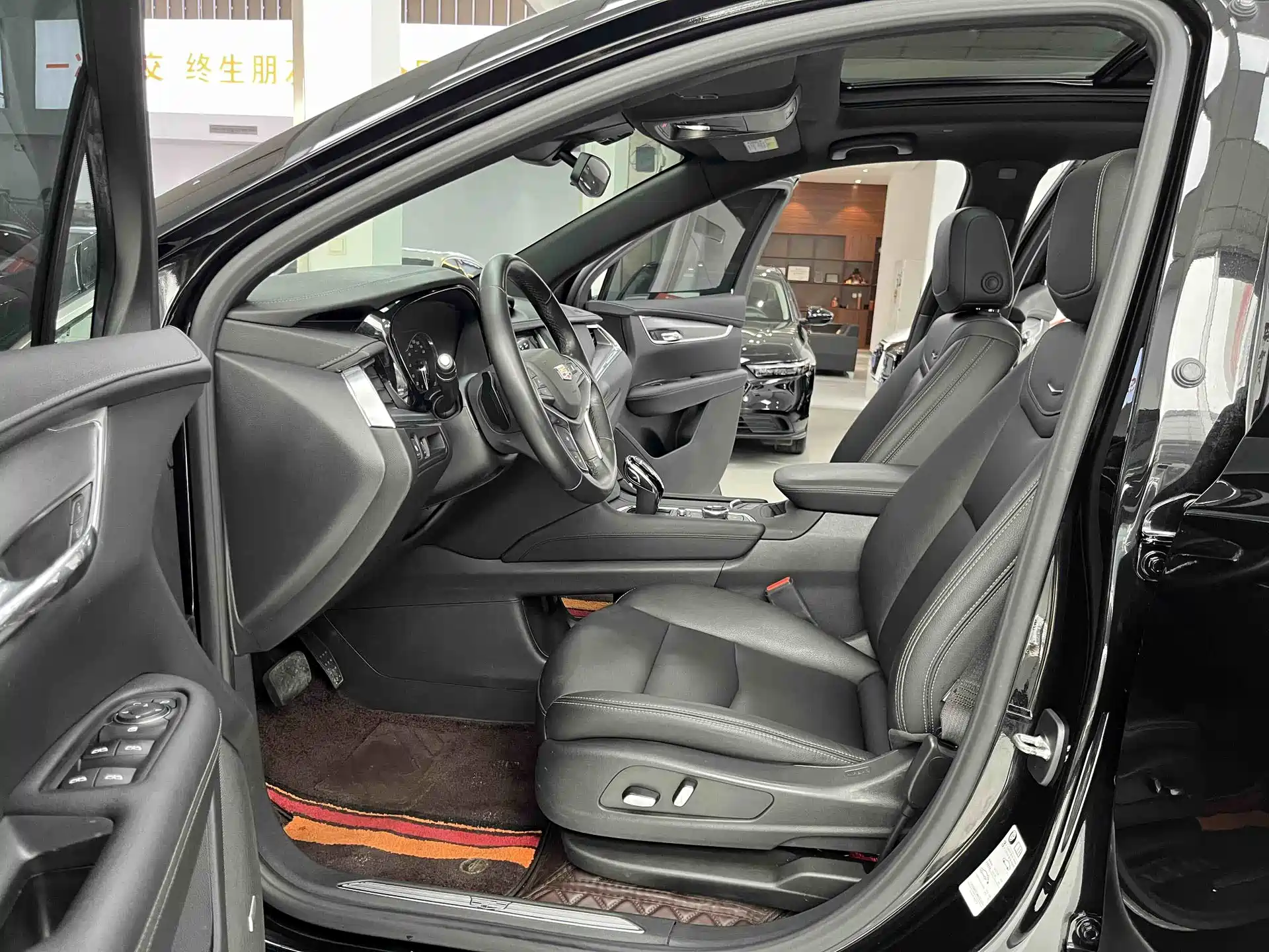 Photo 9 - Cadillac XT5