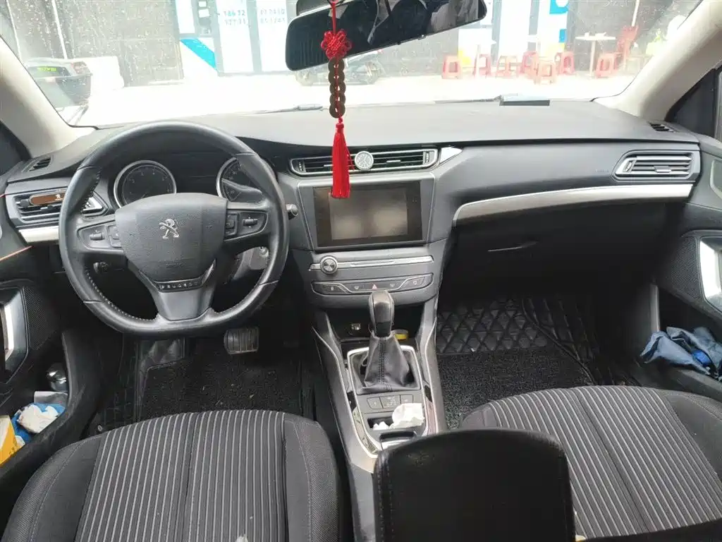 Peugeot 408 2015 Model 1.2T Automatic Luxury Edition фото 6