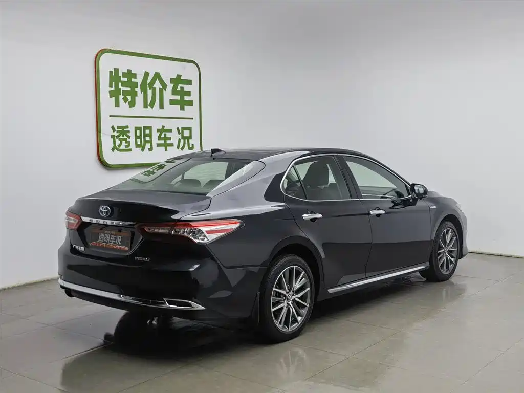 Toyota Camry 2023 Hybrid 2.5HG Luxury Edition фото 2
