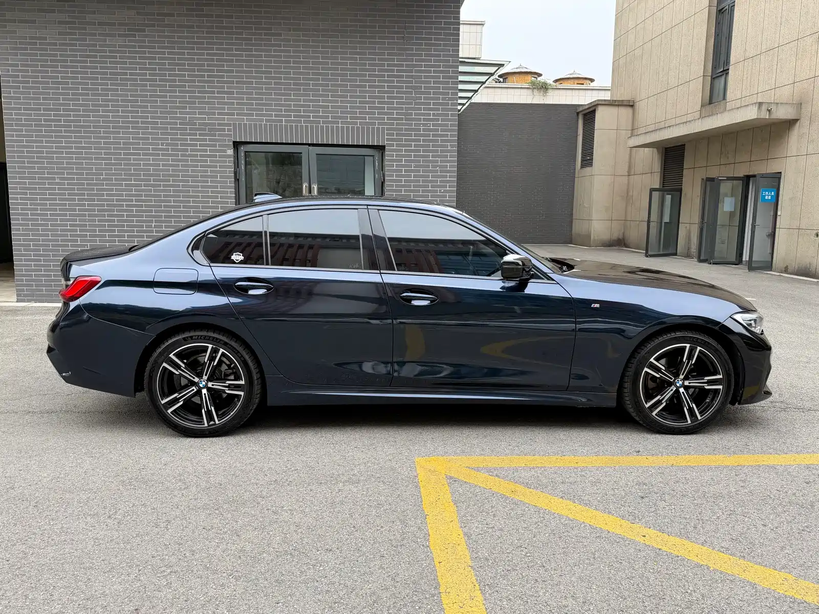 Photo 21 - BMW 3 Series