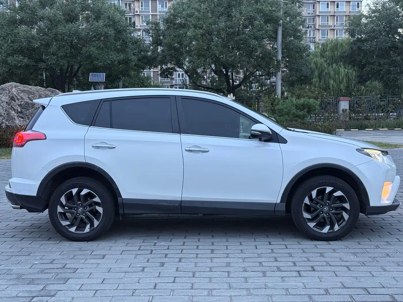 Фото 8 - Toyota RAV4
