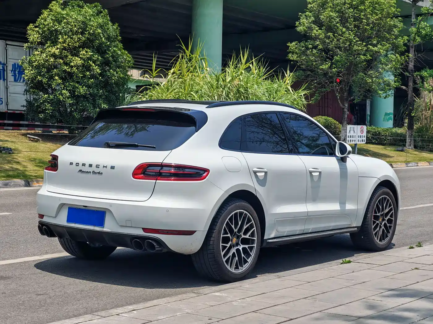 Porsche Macan 2016 Macan Turbo 3.6T фото 6