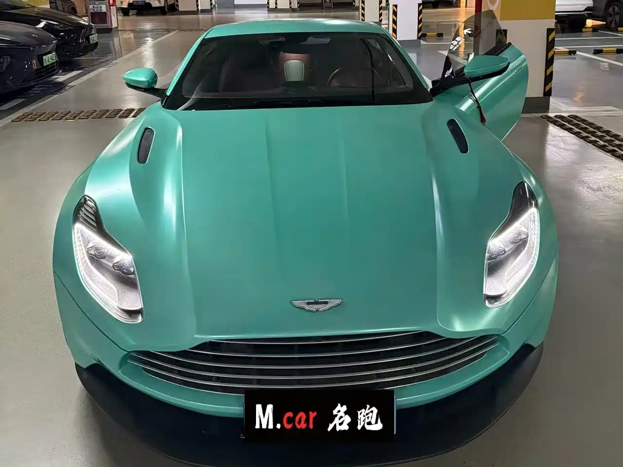 Фото 5 - Aston Martin DB11