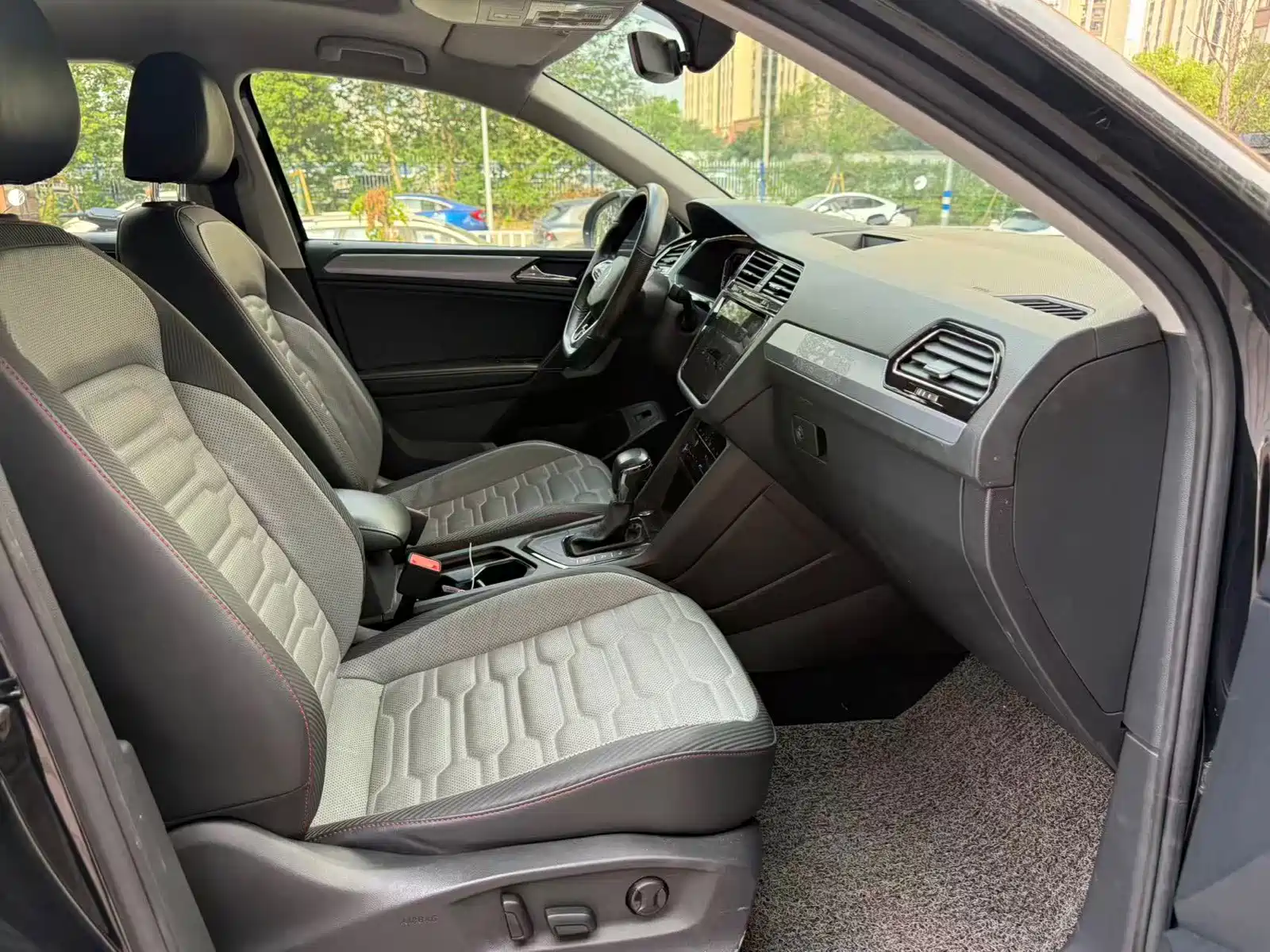Фото 9 - Volkswagen Tiguan X
