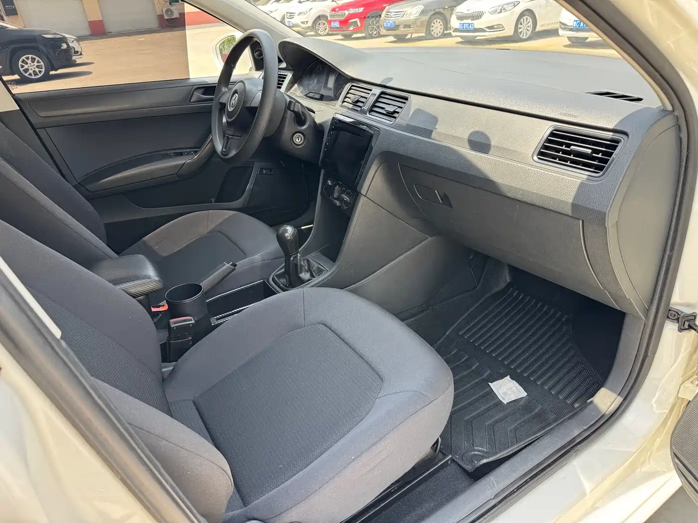 Volkswagen Santana 2015 1.4L Manual Trend Edition фото 7