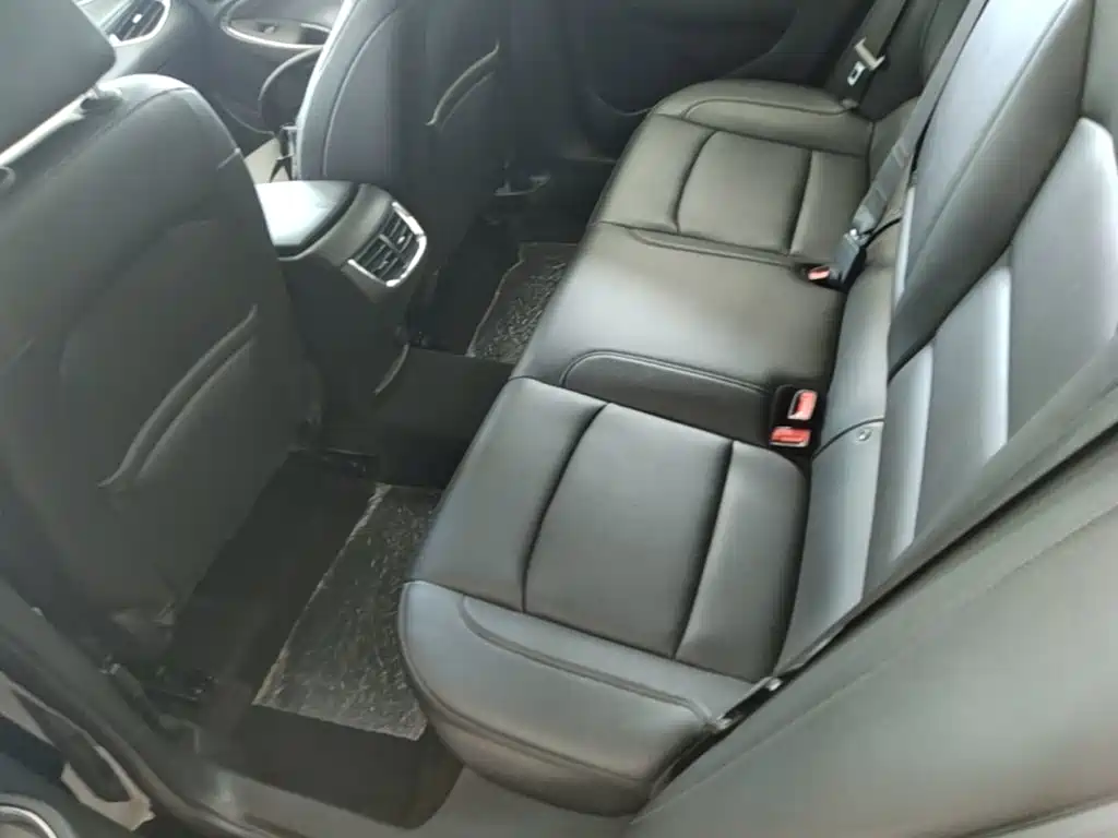 Photo 17 - Chevrolet Malibu XL