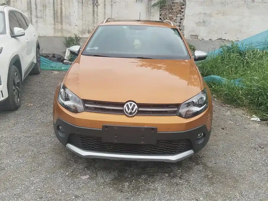 Volkswagen Polo 2016 1.6L Cross Polo Automatic фото 2