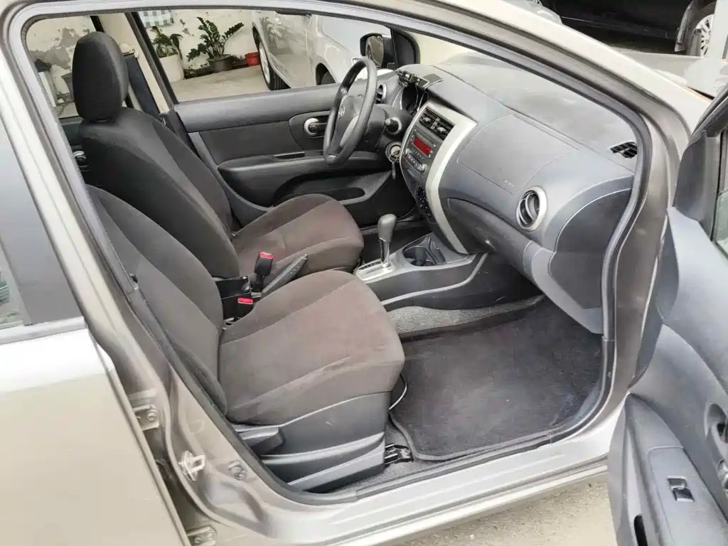 Photo 13 - Nissan Livina