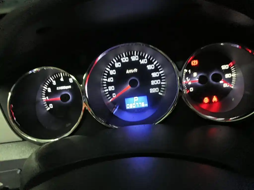 Dongfeng Aeolus Dongfeng Fengshen H30 2013 2012 CROSS 1.6L Automatic Premium