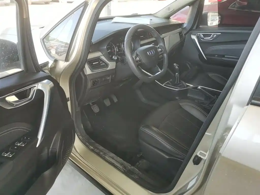 Фото 16 - Geely Vision X3