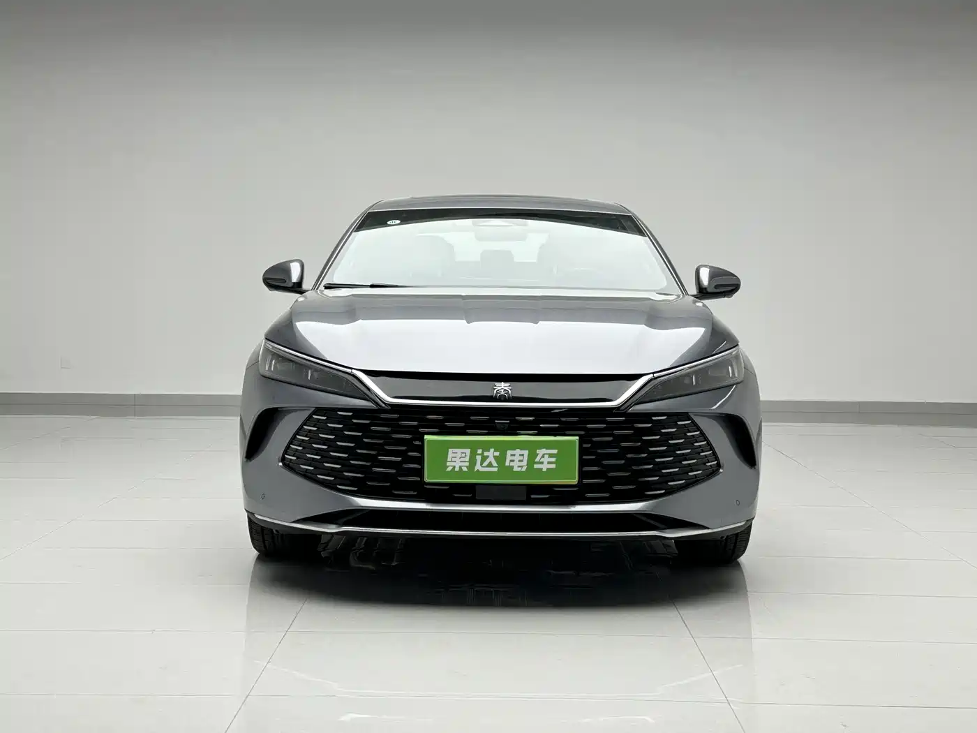 BYD Qin L 2024 DM-i 120KM Excellence Model фото 2