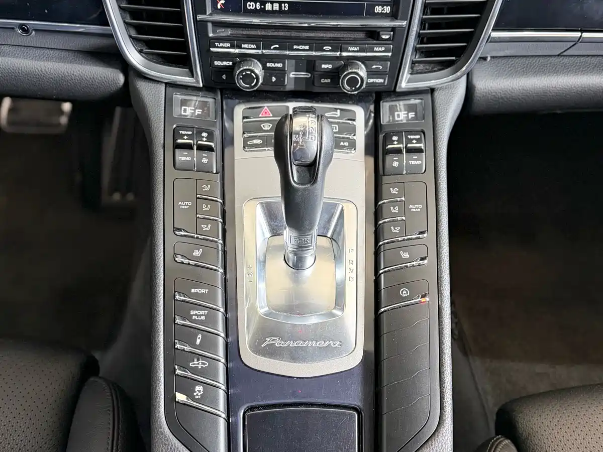 Porsche Panamera 2014 Panamera 4 3.0T фото 5