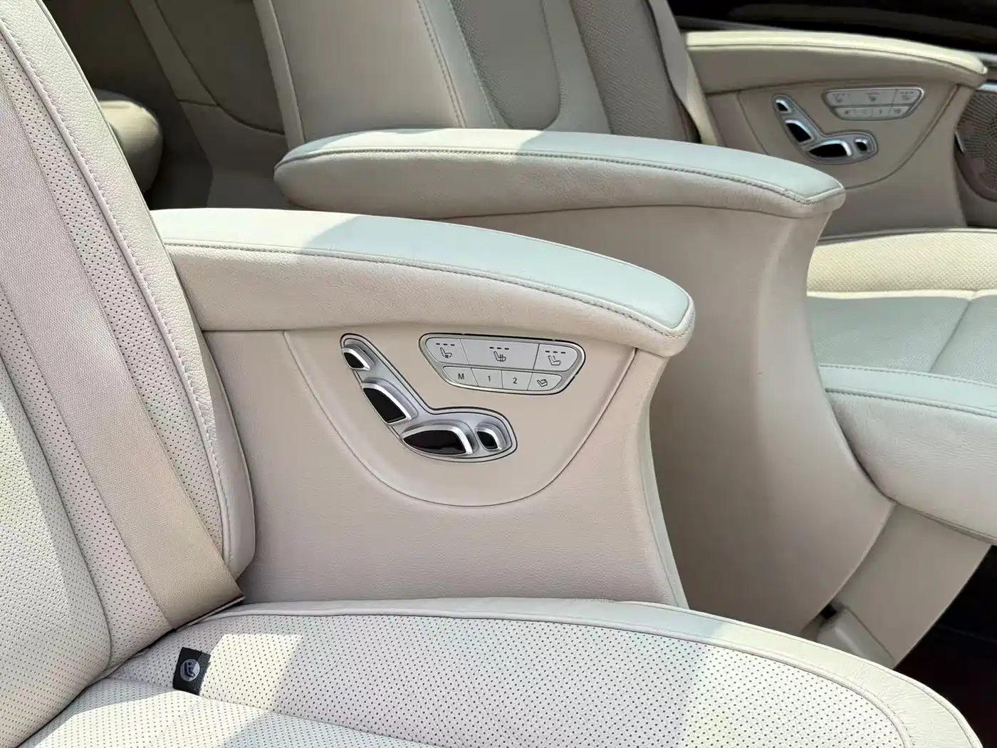 Mercedes-Benz V-Class 2017 Model V 260 L Premium Extended Edition фото 9