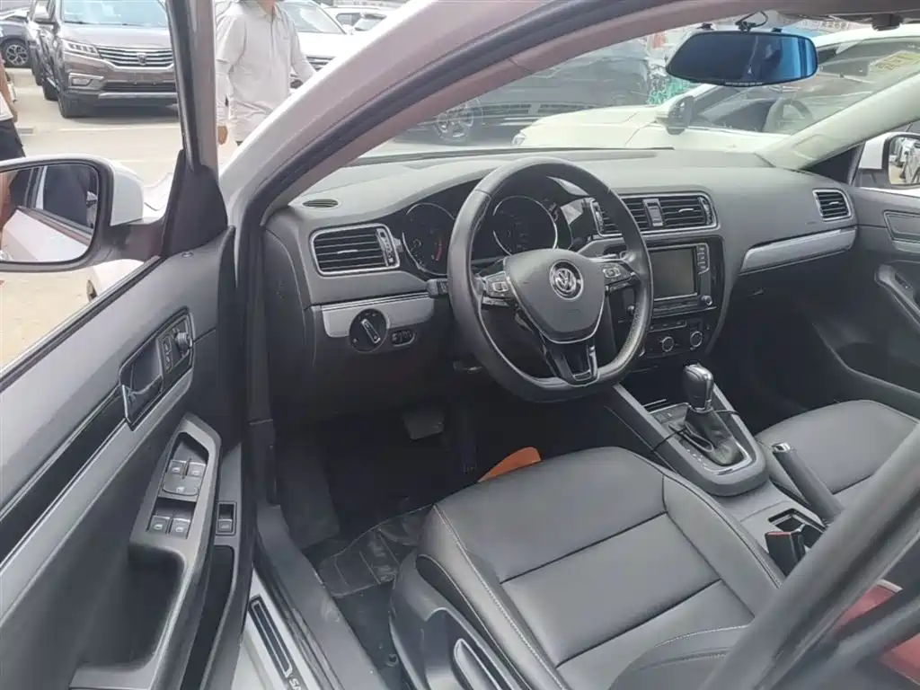 Volkswagen Sagitar 2018 280TSI DSG Spark Edition фото 16