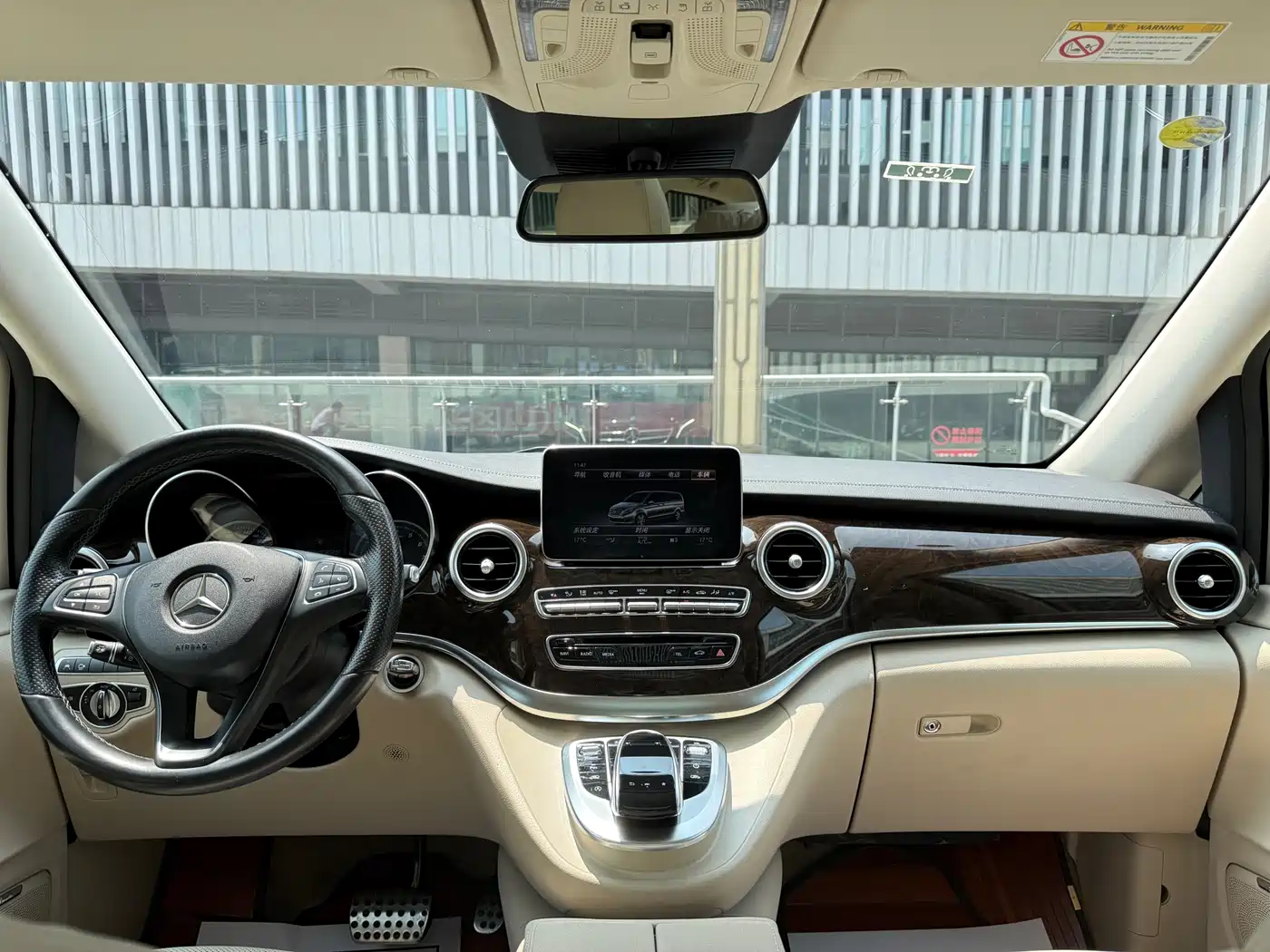 Mercedes-Benz V-Class 2017 Model V 260 L Premium Extended Edition фото 7
