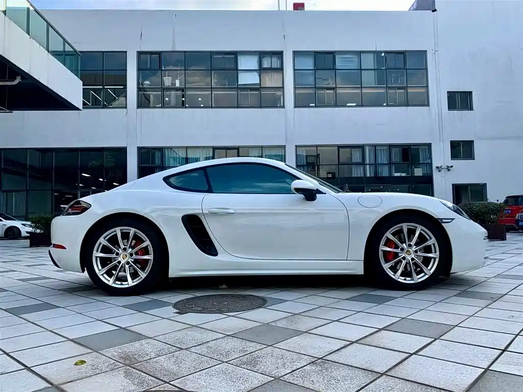 Porsche 718 2016 Cayman 2.0T фото 12