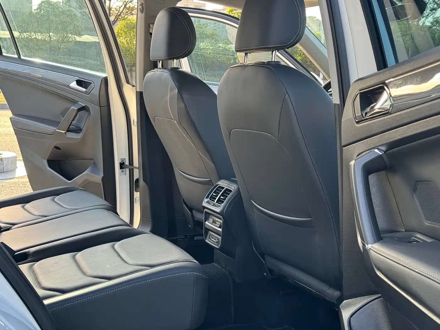 Volkswagen Tiguan L 2021 330TSI Automatic 2WD R-Line Premium фото 11