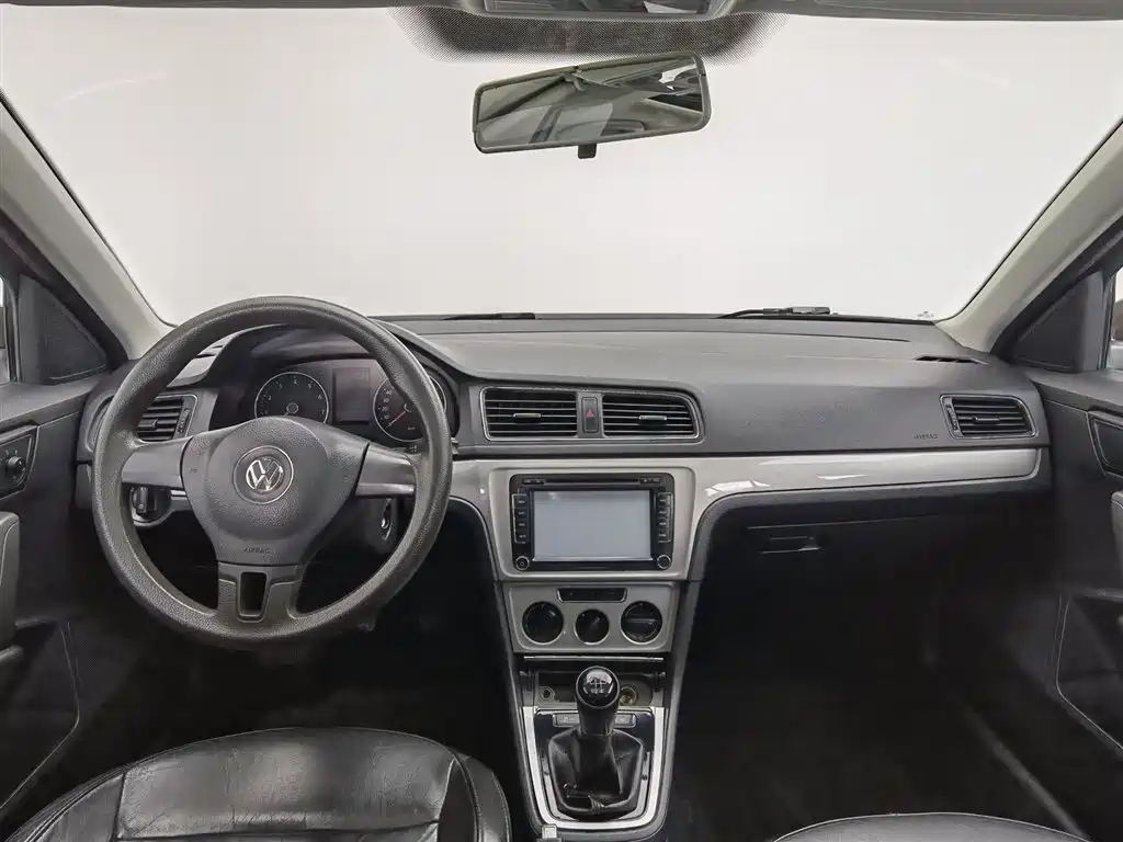Volkswagen Lavida Tour 2013 1.6L Manual Comfort фото 5