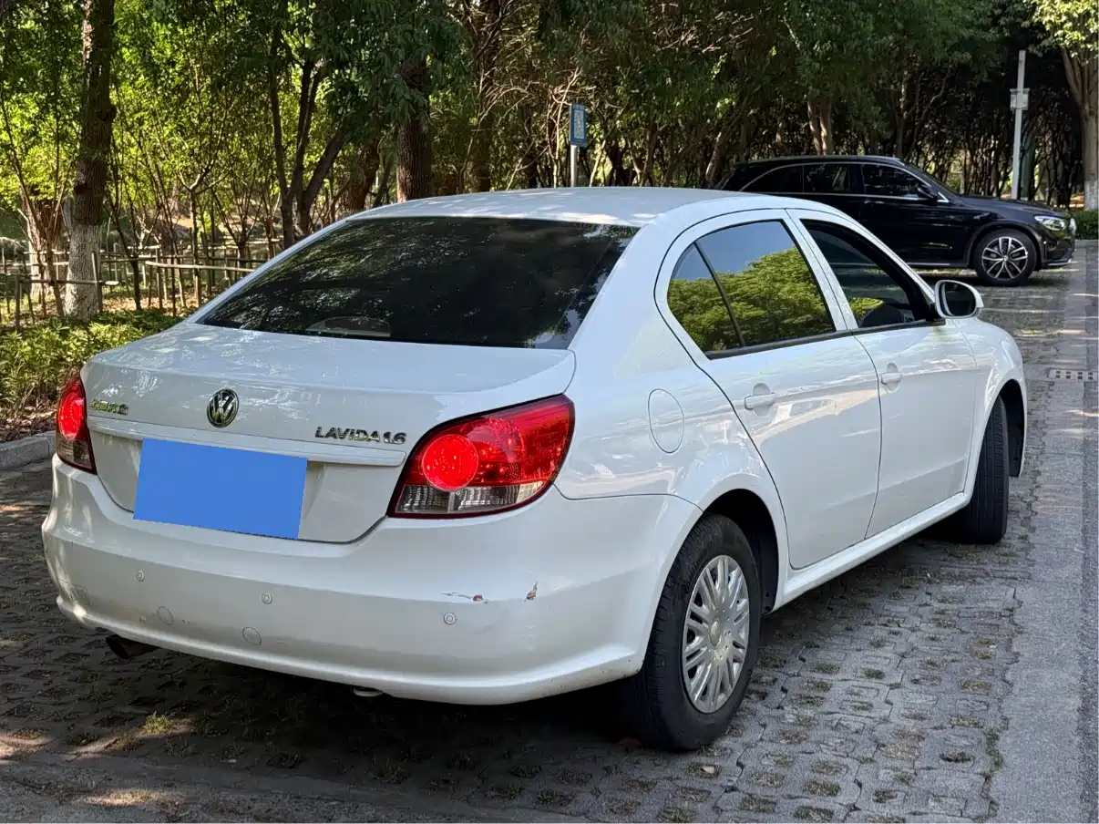 Volkswagen Lavida 2008 1.6L Automatic Elegance фото 5
