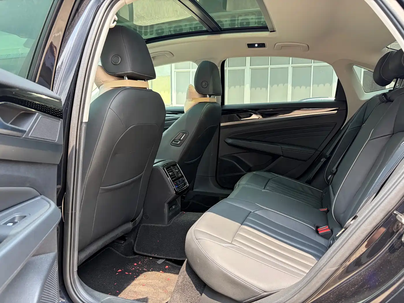 Volkswagen Passat 2023 Facelift 330TSI Elite Edition фото 5