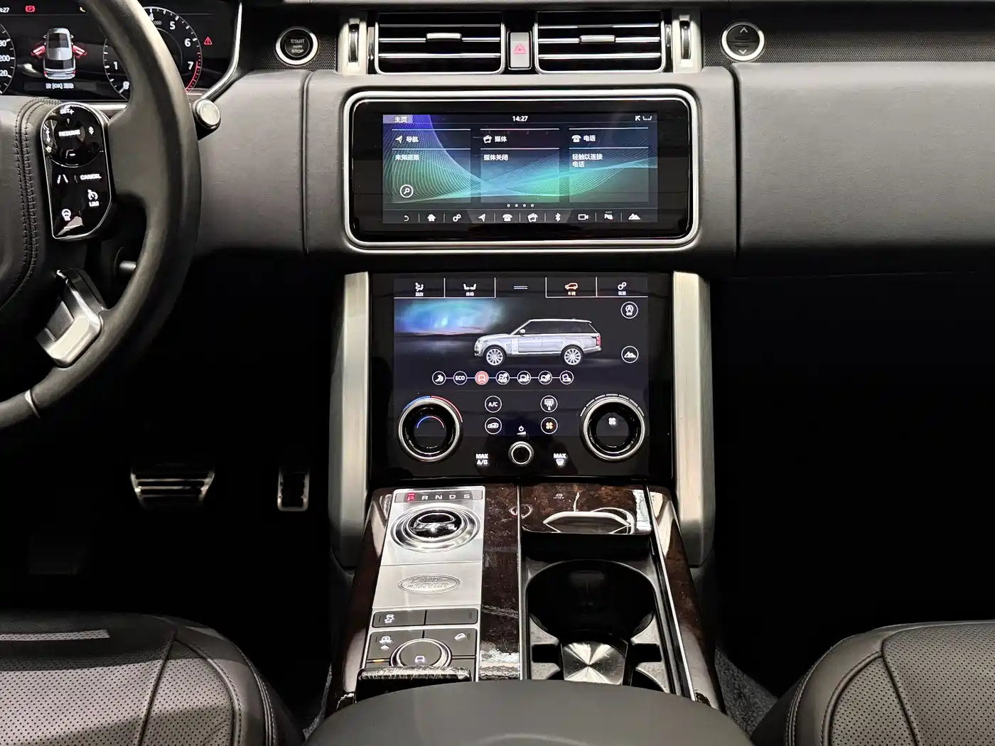 Land Rover Range Rover 2021 3.0 L6 Heritage Extended Classic Edition фото 7