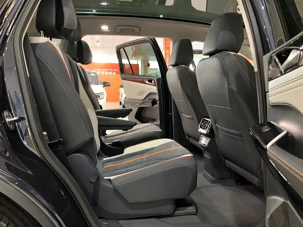 VOLKSWAGEN ID.6 CROZZ