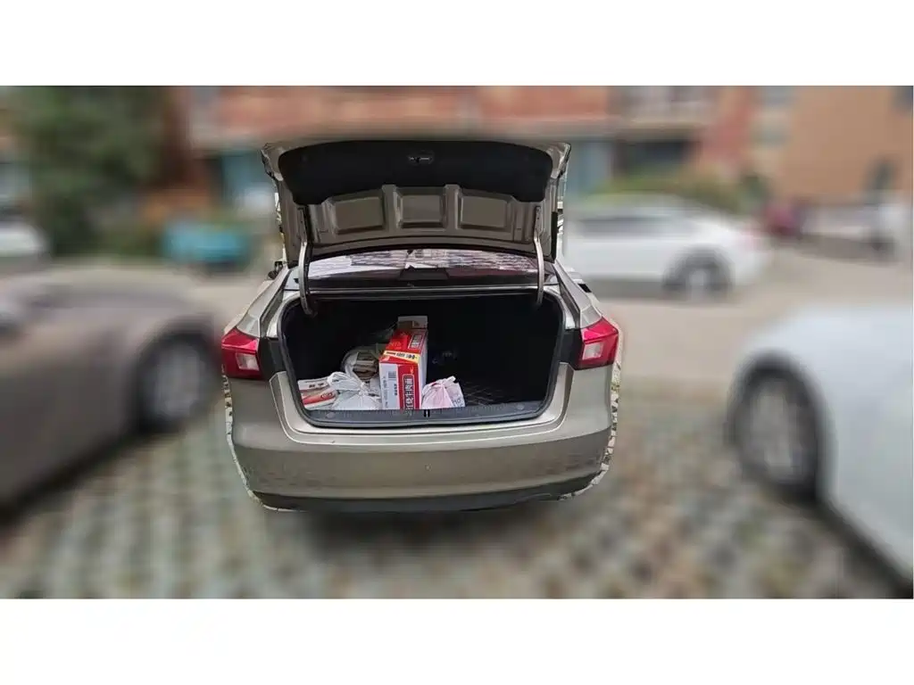 Roewe 360 2016 2016 1.5L Manual Smart Screen Edition
