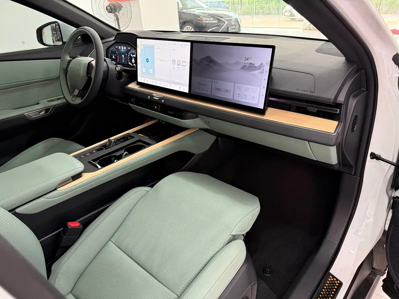 Lexus ES 2026 2025 Model 300h Base Version
