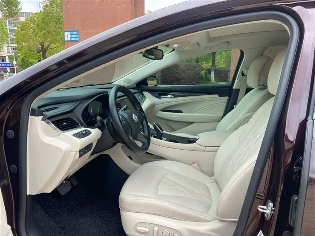 Buick LaCrosse 2019 28T Avenir Edition фото 9