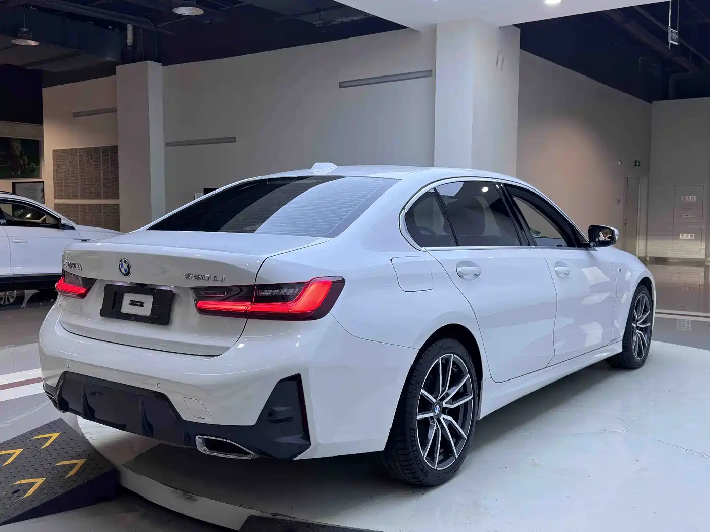BMW 3 Series 2023 320Li M Sport Package фото 6