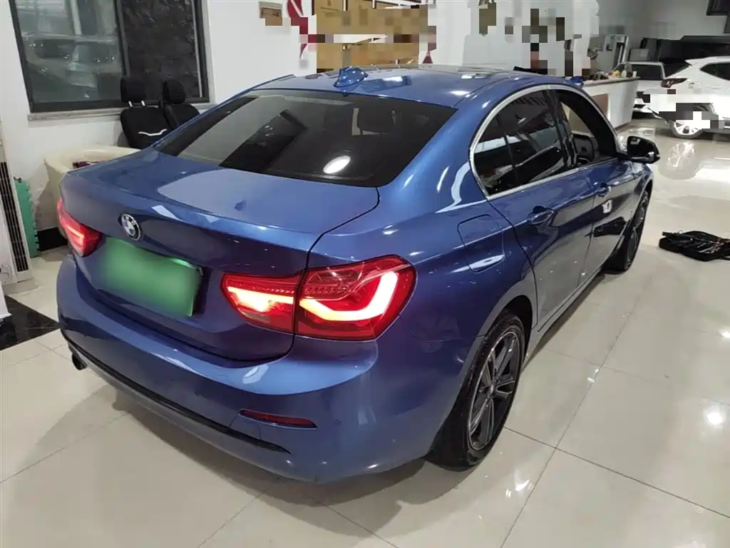 BMW 1 Series 2018 118i Sport Edition фото 7