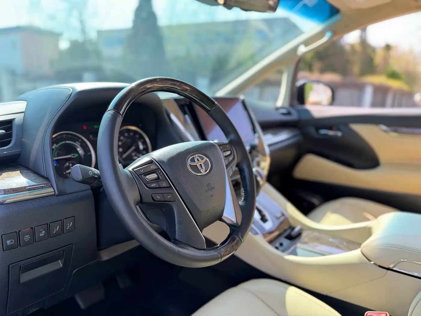 Toyota Vellfire 2021 Crown Hybrid 2.5L HV Premium Edition фото 6