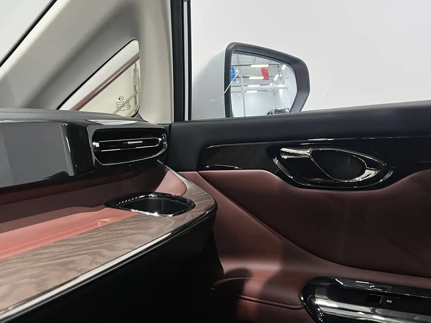GAC Trumpchi Trumpchi E8 NEV 2024 Model 150km MAX+ фото 21