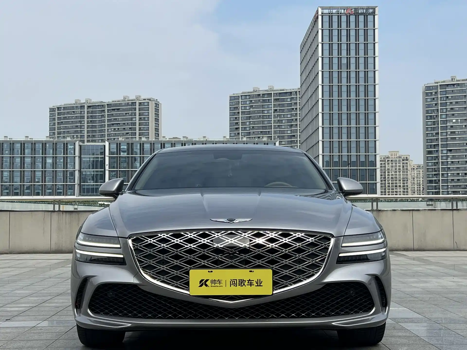 Фото 2 - Genesis G80