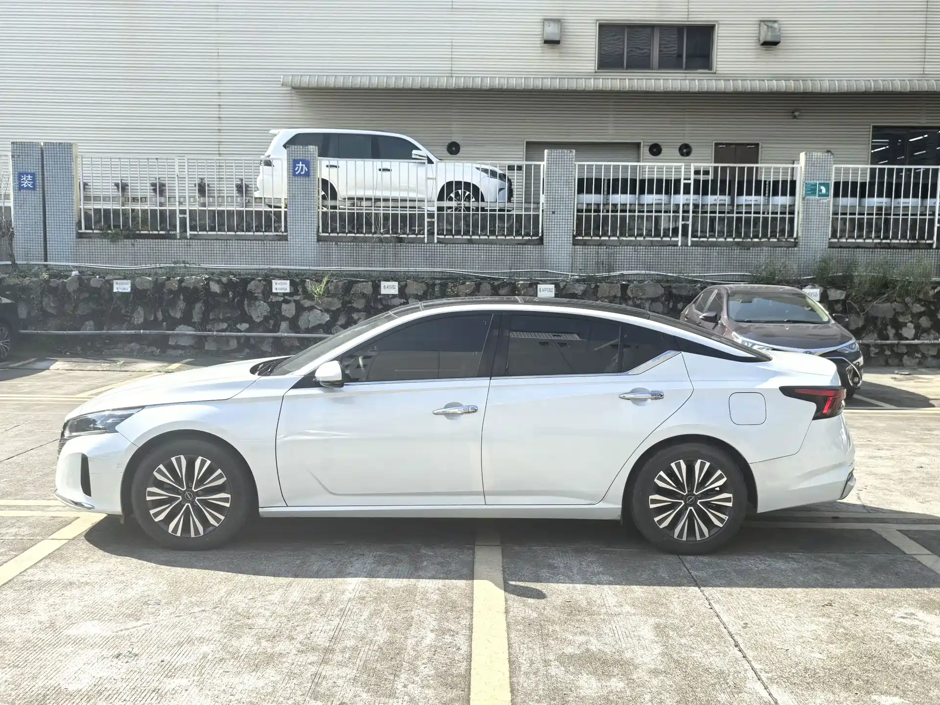 Photo 3 - Nissan Teana