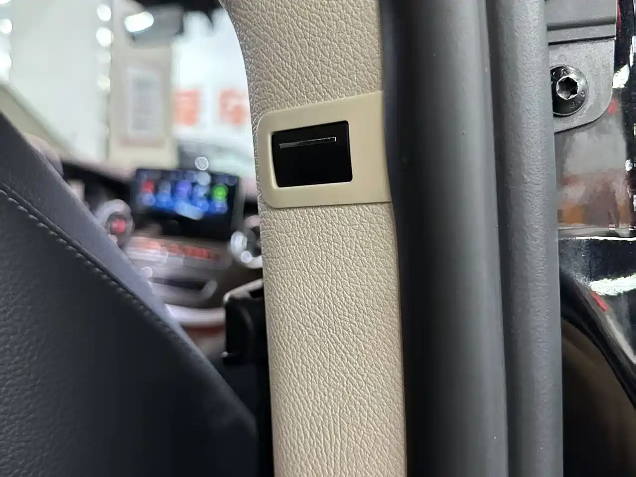 Mercedes-Benz Vito 2023 2.0T Elite 7-Seater фото 12