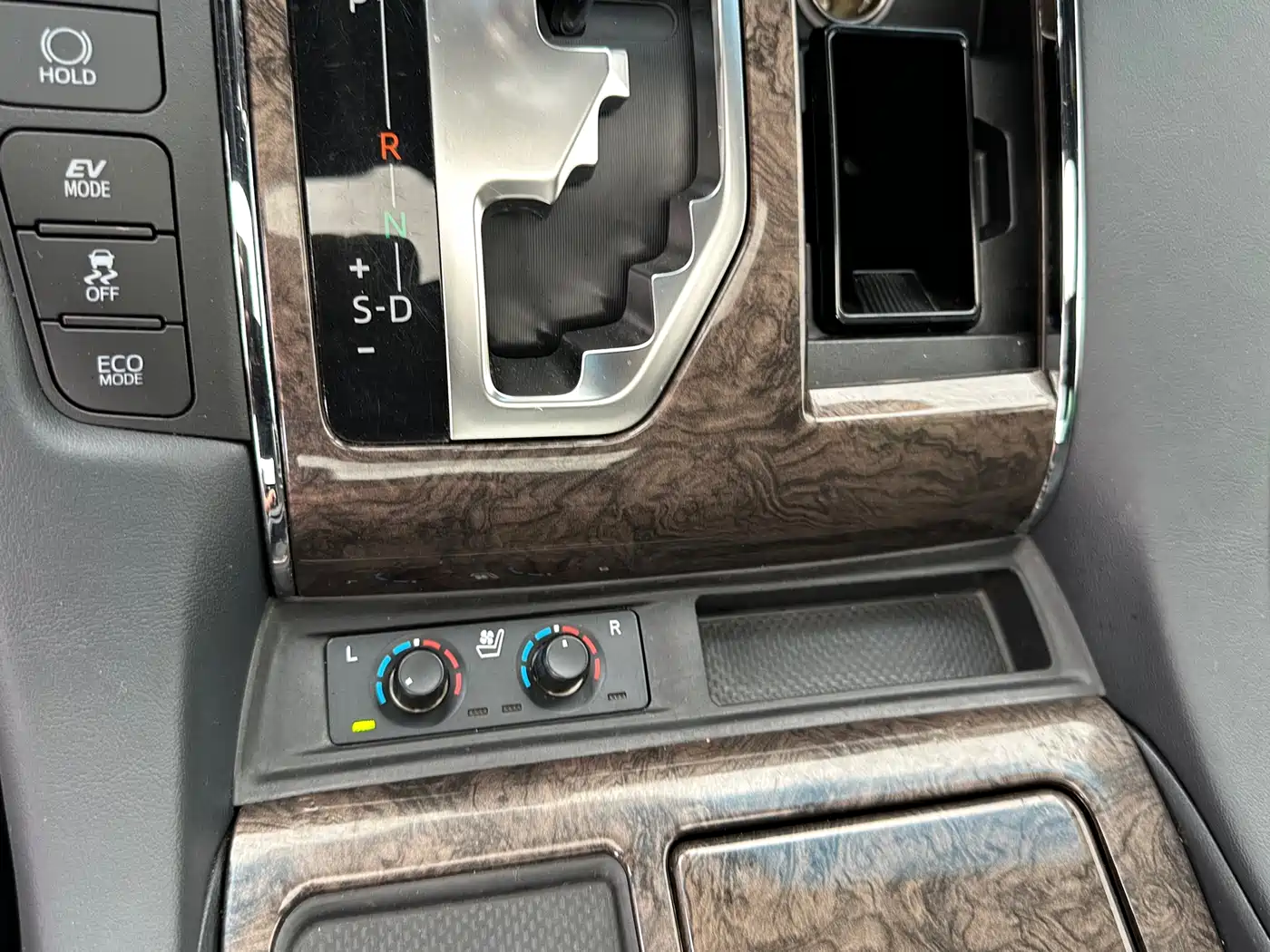 Toyota Alphard 2020 Hybrid 2.5L Premium Edition фото 22