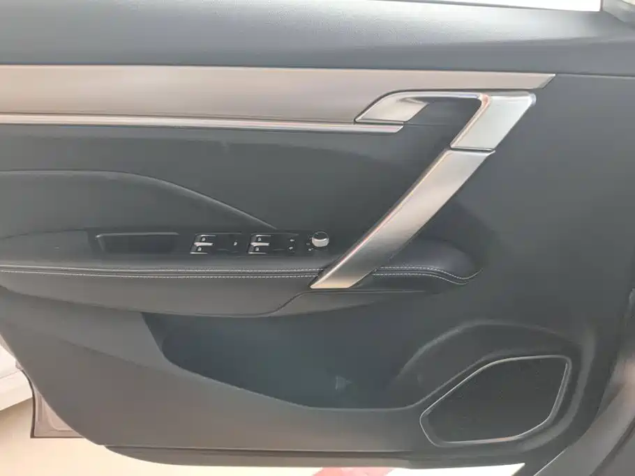 Фото 7 - Geely Coolray