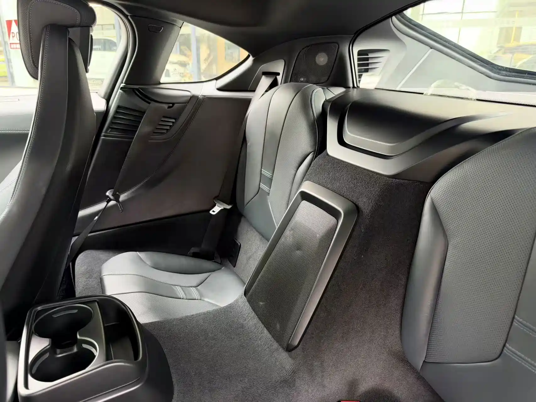 Photo 13 - BMW i8