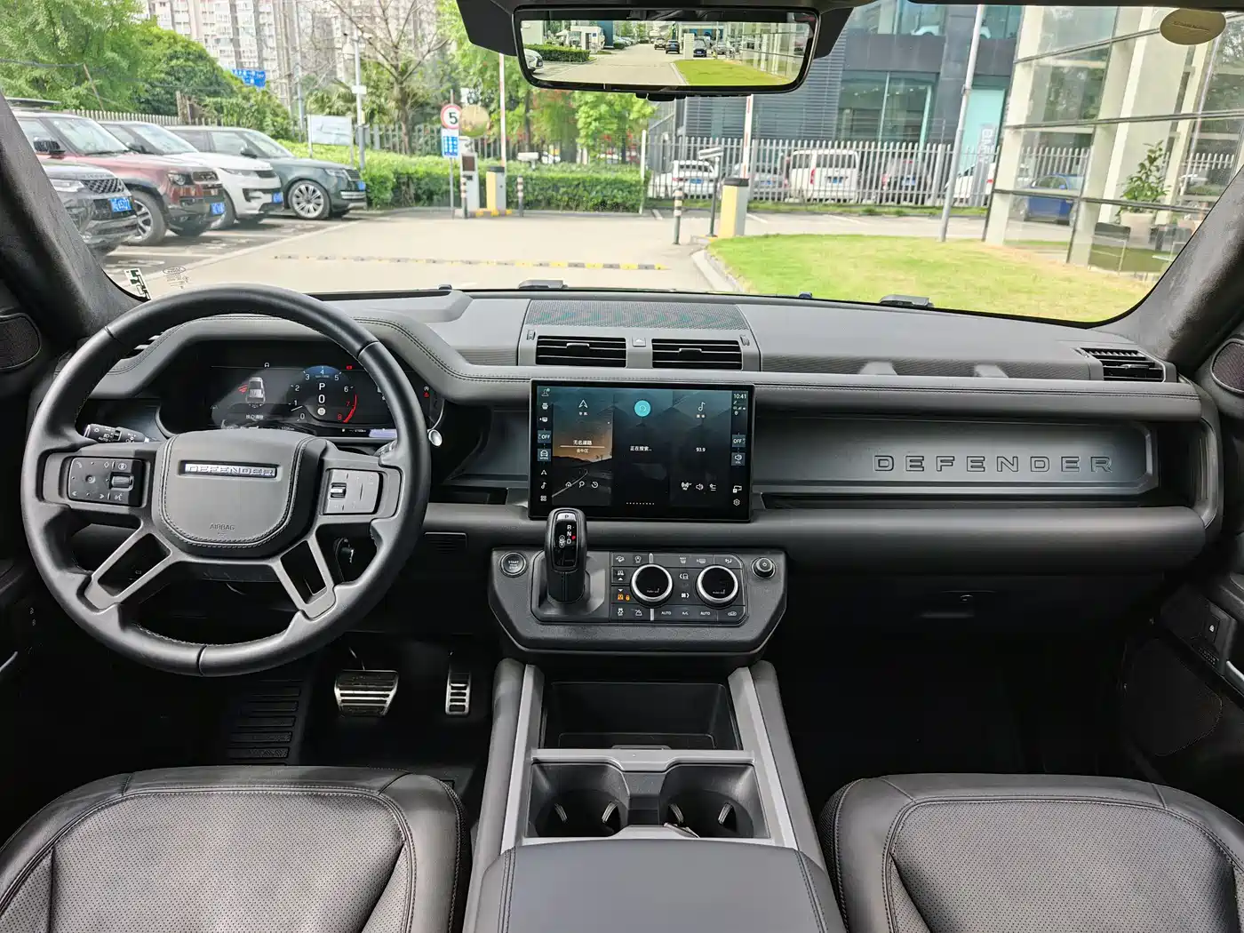 Land Rover Defender 2025 110 3.0T P400 X фото 11